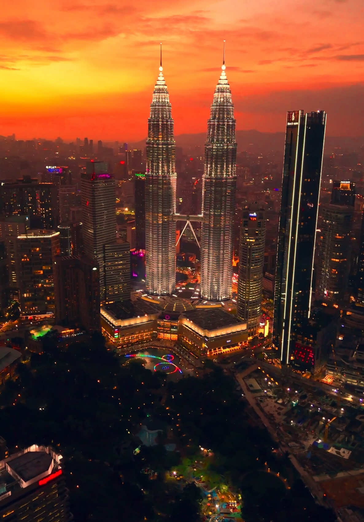 POV: Drone mode: unlocked. Petronas ahead. Sunset on fire. You’re not watching — you’re flying. 🛸🔥🌇 • • • #KualaLumpur #PetronasTowers #MalaysiaTravel #KLsunset #DroneView #DroneFootage #Cityscape #SkylineLovers #GoldenHourVibes #UrbanExploration #DroneShot #DroneLife #DroneLovers #DronePhotography #CinematicDrone #AerialView #FPVdrone #TravelDrone #AboveTheCity #FromAbove #POV #ReelVibes #ThisIsWhyITravel #VisualVibes #EpicViews #CinematicReel #TravelVibes #CityDrone #SkylineDreams #WanderlustViews