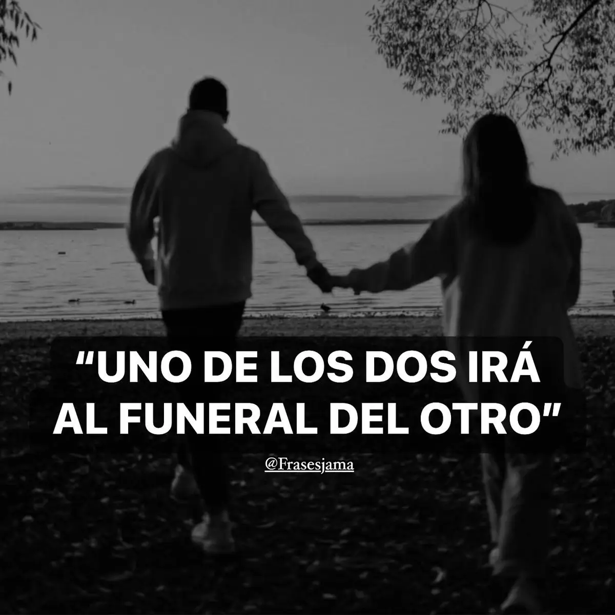 Uno de los dos irá al funeral del otro. Uno de los dos tendrá que despedirse. Solo uno se quedará… con la ausencia, el  silencio, y el vacío de no tener al otro al lado. Y no lo pensamos. No lo hablamos. Creemos que el “para siempre” es real,  hasta que la vida nos recuerda que no. Un día, solo uno de los dos se quedará mirando  las fotos, abrazando la ropa, cocinando para nadie. Uno de los dos se quedará con todos los  “te amo”  que no se dijeron, con los abrazos  que se postergaron, con las risas que se dieron  por sentadas. Por eso… mientras están juntos: Amen sin miedo. Abracen sin medida. Díganse lo que sienten. Dejen que el orgullo se vaya a dormir solo. Que las peleas no duren más de lo necesario. Y que el amor… siempre sea más fuerte  que el ego. Porque nunca sabemos quién será  el primero en irse. Ni cuándo. Ni cómo. Lo único seguro es que uno se irá antes. Y el que se quede… solo tendrá los recuerdos. Así que coleccionen momentos. Rían mucho. Besen más. Y hagan que el amor que hoy comparten… se convierta en el refugio para cuando ya  no estén juntos. #Dolor #tristeza #argentina #todoelmundo #familia #sentimientos #reflexión #amorEterno #viejitos 