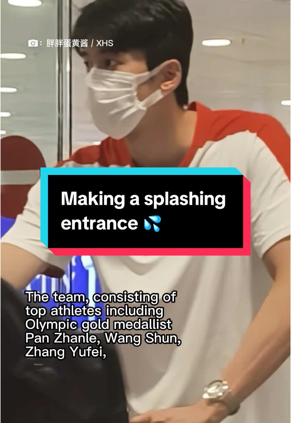 Fans were there to show their support... and to also spot some eye-candy.  #8dayssg #8dayssgtrending #worldaquaticschampionships #swimming #competition #changiairport #arrival #china #nationalswimmers #team #panzhanle #zhangyufei #wangshun #qinhaiyang #fyp #fypsg 