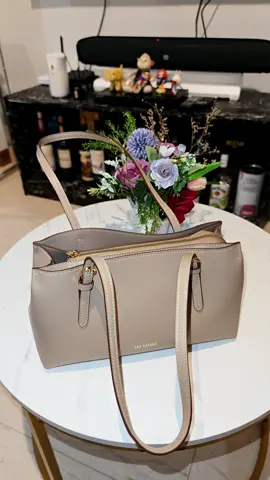 jangan sampai kaliann gak kebagian ya udah ready lagi jgn sampe ikut PO lama lagi#taswanita #lescatino #shoulderbag 