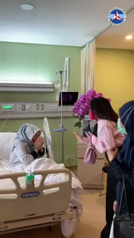 Hari ini Ibu Ketua PIA FPD, Ibu Aliya Rajasa beserta Ibu Sekretaris Ibu Ayu Marwan Cik Asan, Ibu Sendy Yusuf, Ibu Winda Raja Faisal dan Ibu Yuli Iman mengunjungi Ibu Titin Nanang Samoedra yang sedang dalam masa perawatan di RS. Pondok Indah. Semoga kehadiran Ibu-ibu PIA FPD hari ini bisa membuat Bu Titin lebih semangat dan lekas pulih agar bisa kembali bergabung dalam aktivitas-aktivitas PIA FPD selanjutnya ✨🙏🏻 #PIAFPDDPR #SRIKANDIDEMOKRAT #DEMOKRATS14P