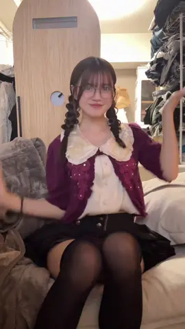 #清楚系文学少女が脱ぐまで13日 服の下が見たいなら待つのみだよね？？コメント全返信します！！
