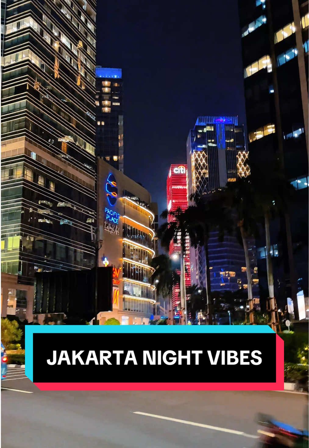 Entar kita Motoran keliling Jakarta sambil menikmati citylight nya ya.  • • • #jakarta #jakartanight #scbd #citylights #storywa #vibes #cityview 