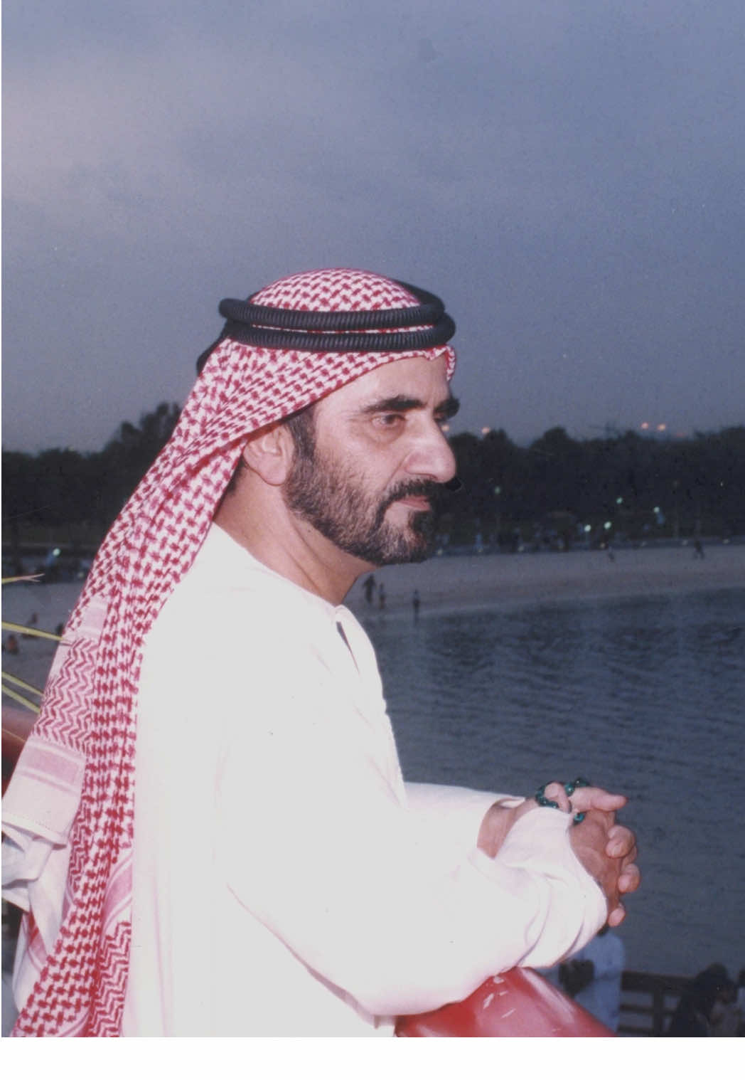 كلمات صاحب السمو الشيخ محمد بن راشد آل مكتوم ✍️🩶 هل كيف بعت اللي بروحه يداريك … #شعر #الامارات #دبي #الشيخ_محمد #الشيخ_محمد_بن_راشد #الشيخ_محمد_بن_راشد_آل_مكتوم 