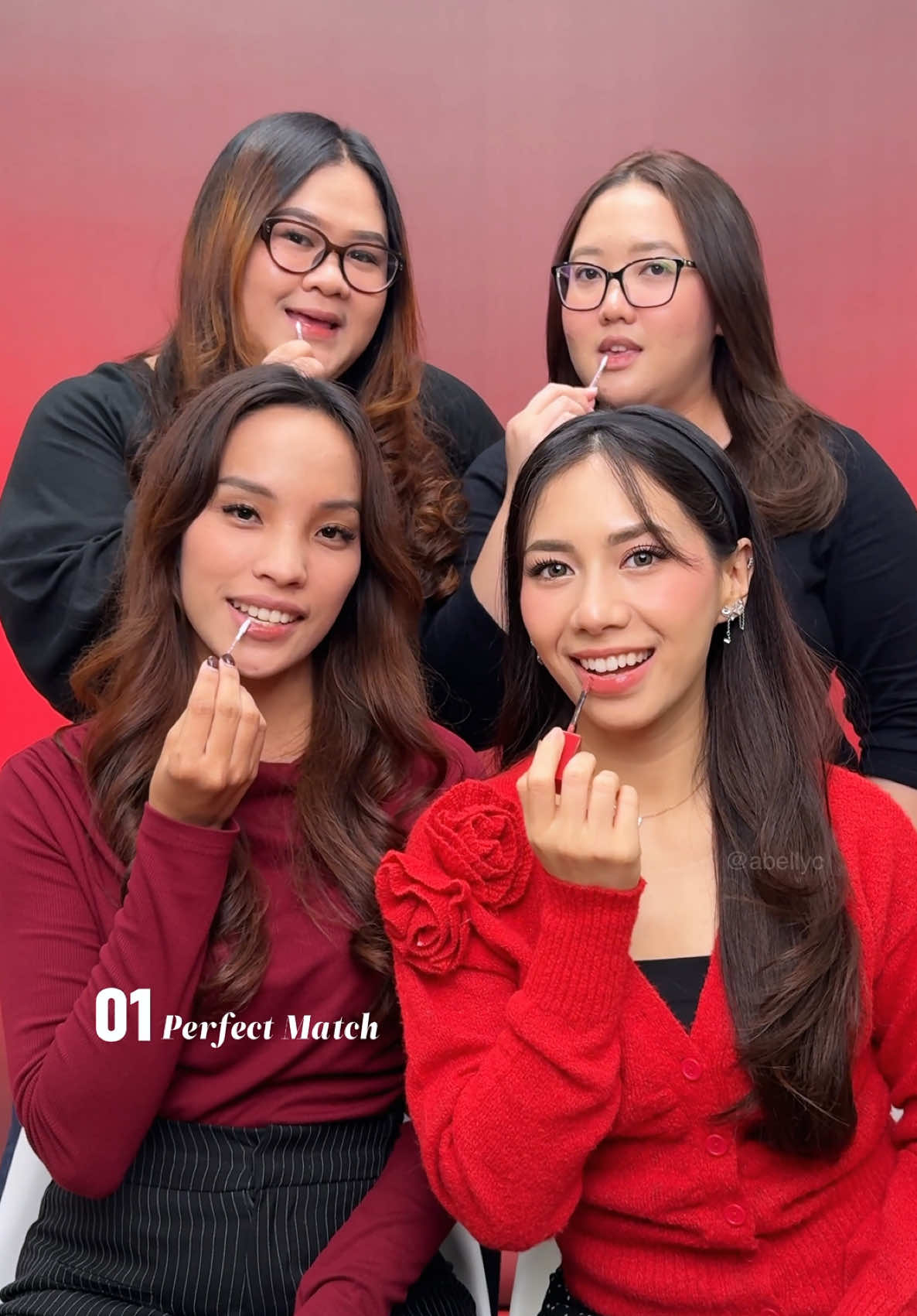 Liat ini dulu supaya gak salah pilih shade. Btw, BAGUS BANGET?! mana murah meriah 🥹👏🏻 @OMG  #omgbeauty #lipvinylomg #LevelUpToGlossyGlam #lipvinyl #ombrelips 