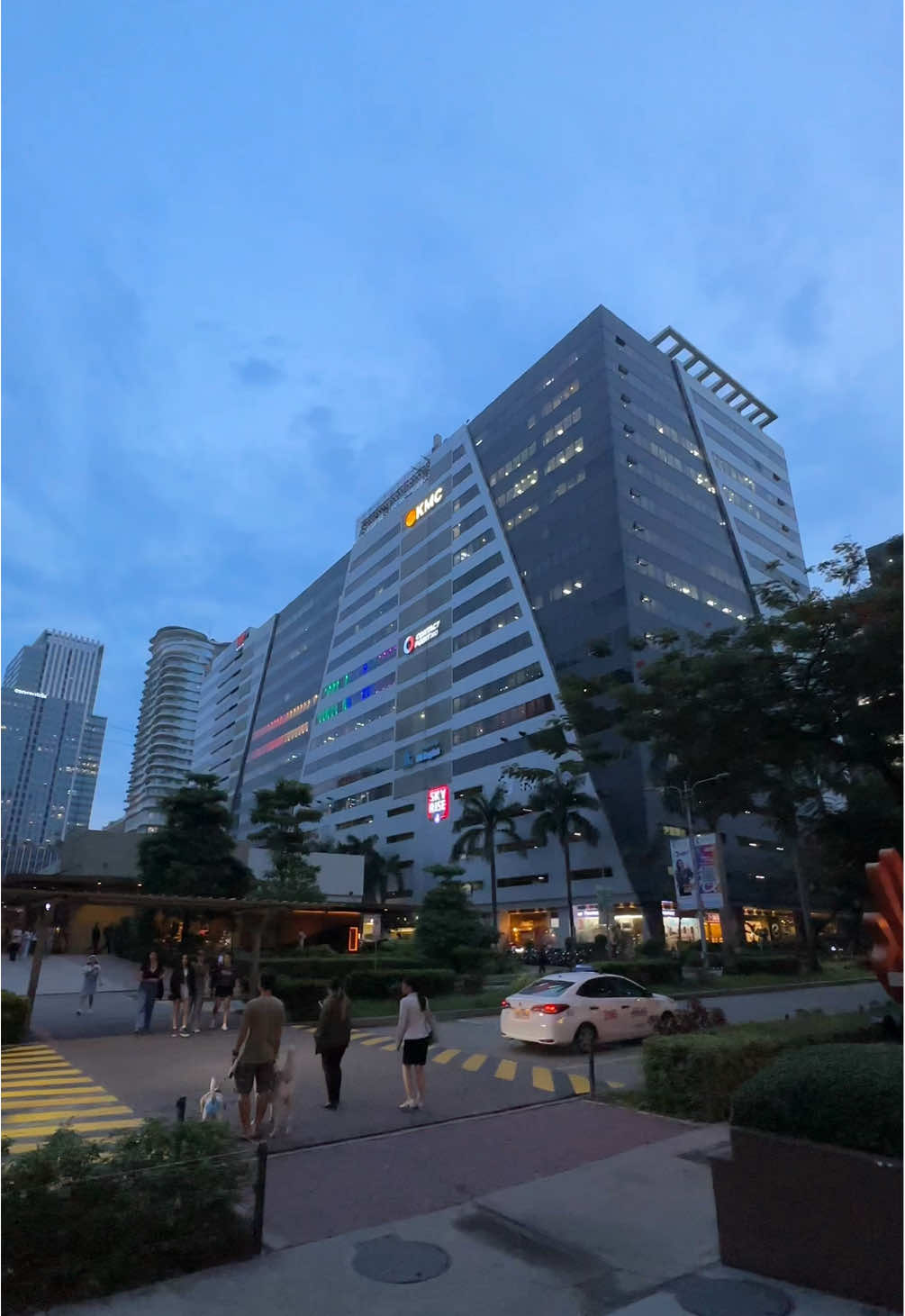 Walking Tour in Cebu IT Park, Philippines 🇵🇭 | 4K City Walk & Urban Life
