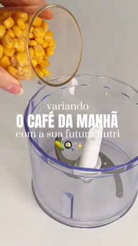 QUE DELÍCIAAAAA isso!!!!  Ingredientes:  1/2 lata de milho verde  1 ovo  1 col. de sopa de tapioca  1 col. de chá de creme de ricota light  Sal e pimenta a gosto - também coloquei um pouquinha de stevia porque amo o agridoce que fica  1 fatia de queijo mussarela pra rechear  #cafedamanha #milho #cafe #alimentacaosaudavel #nutri 