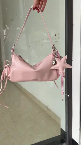 Túi thì xinh, màu thì ngọt – nàng nào mê tone hồng nhẹ nhàng chốt ngay nha 🍓🌸 #xhtiktok #bagstyle #cloudy #tuideovai #tuixach 