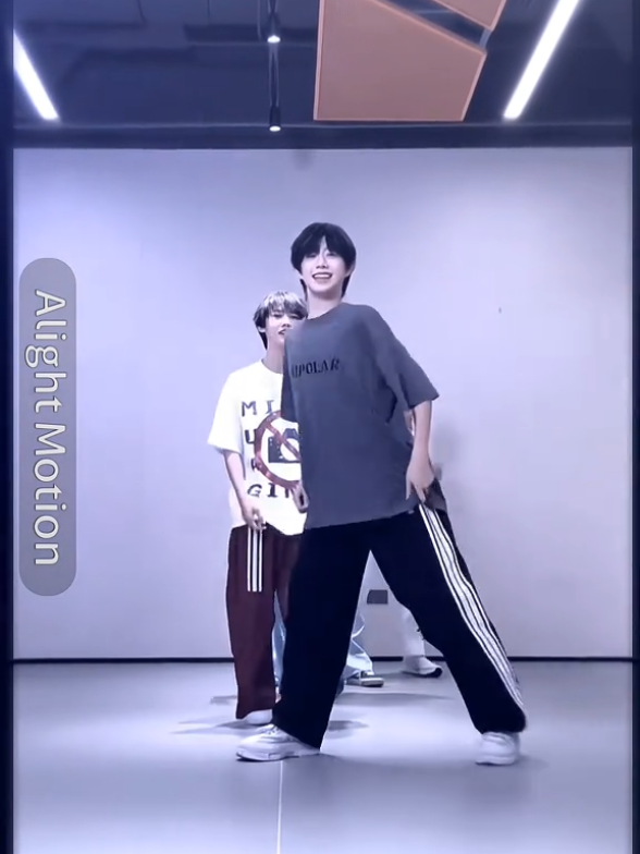 YIHENG ikut trend🫣 ib:@lulugui_gf  #chenyiheng #chenyiheng_陈奕恒 #tffamily🇨🇳💫 #tffamily_4th_generation #tfstan🇮🇩🇨🇳 #gege #cpop #xyzbcafypシ #4upage #fouryoupage #fyp #masukberanda #lewatberanda #tiktokpelitfyp #bismillahfyp #tidaksukaskip📵 #gasukaskip📵 