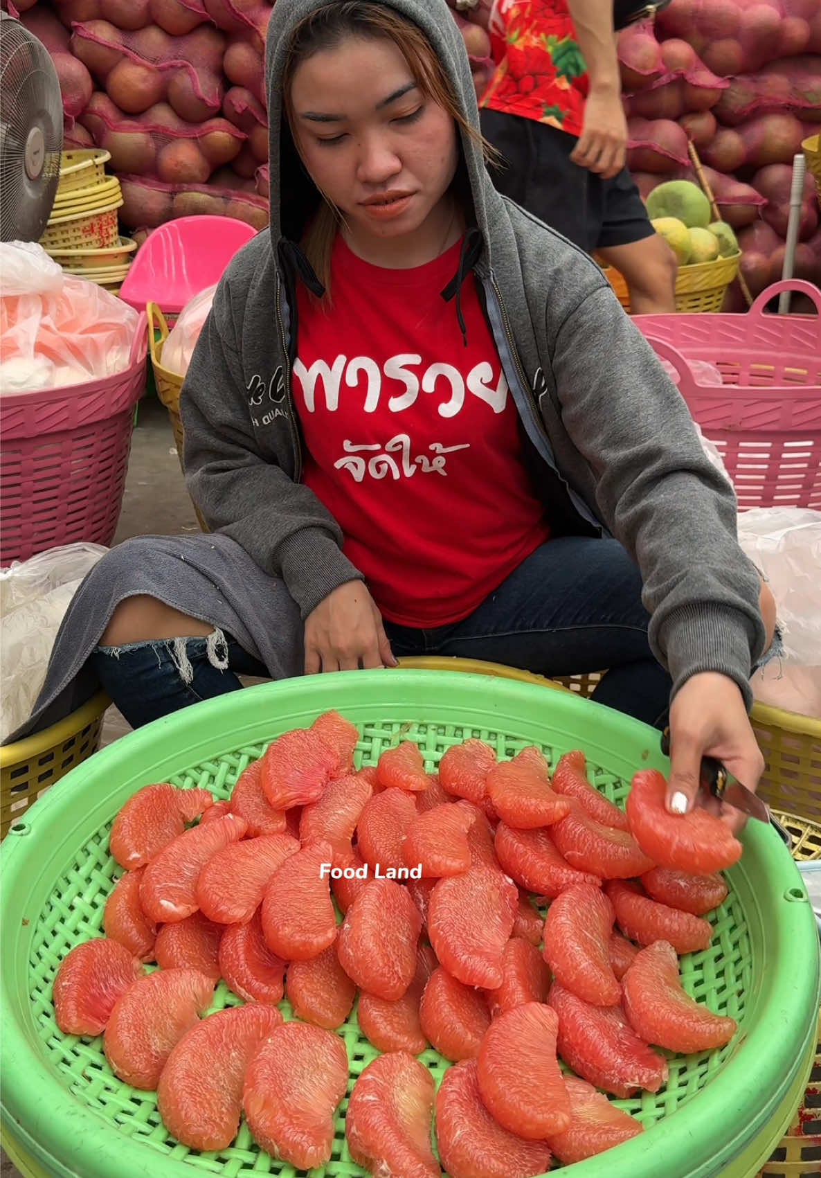 Professional fruit peeling . Shop name: เฮียเอ๋ 📍Location: Si Mum Mueang Market, Bangkok ,Thailand #asmr #foodland #fruit 