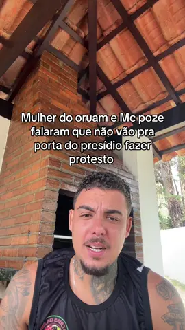Mulher do oruam explicou que não vai pra porta do presídio fazer manifestação pq pode prejudicar ele. Mc poze falou que também não vai, pois em qualquer brecha podem levar ele também 