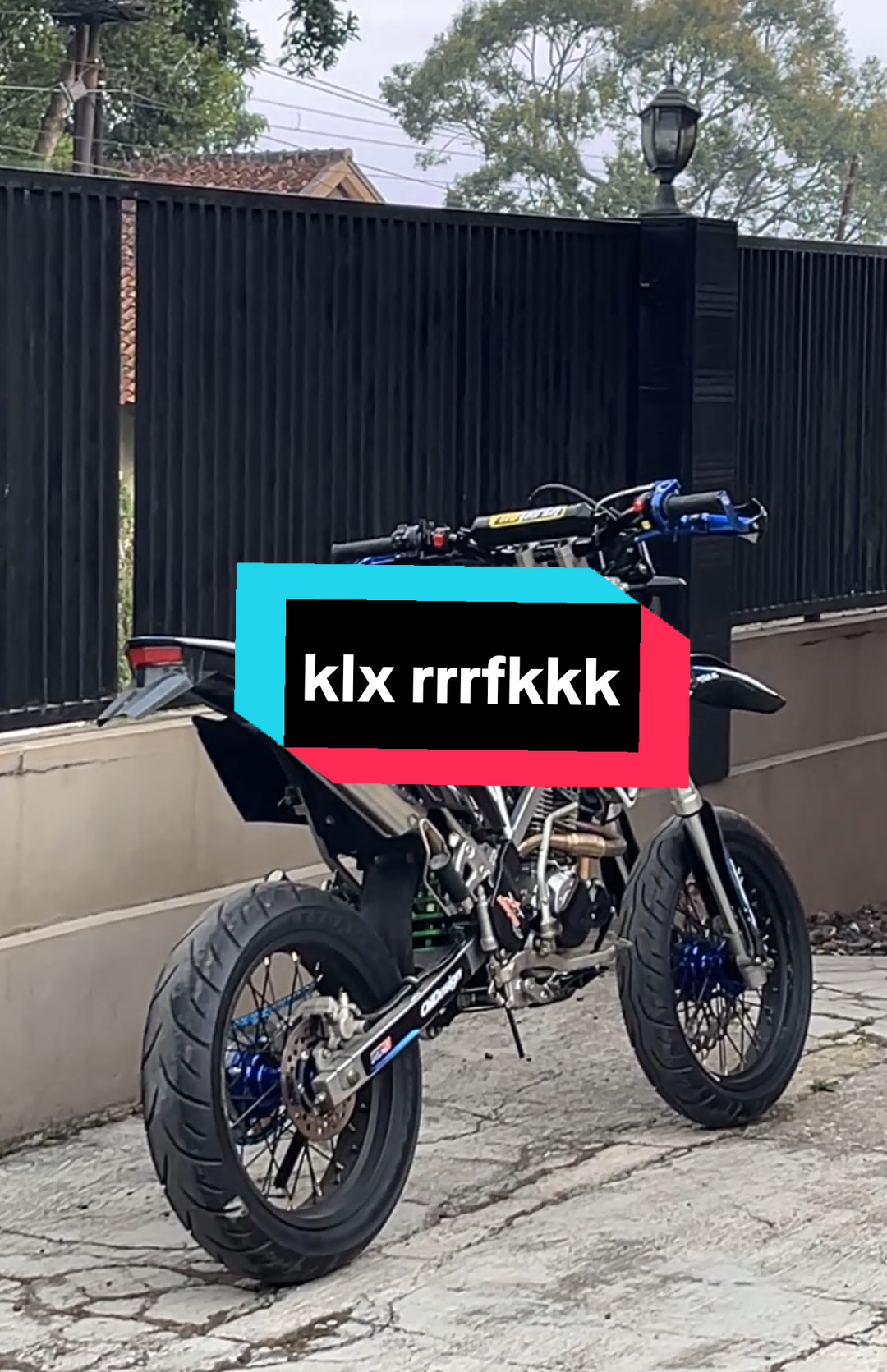 motor unta🐫#klxsupermoto #klx150 #motorunta #supermoto #kawasaki #klxedits #fyp #foryoupage #klxstylesupermoto #rrrfkkk #beranda #pyf 