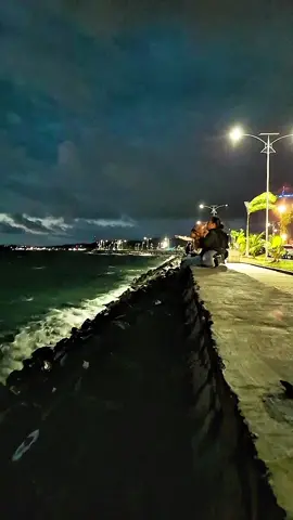 🌻Suasana malam di Pantai Reklamasi Kota Sorong🌻 #tembokberlinsorong  #pantaireklamasi  #kotasorong 