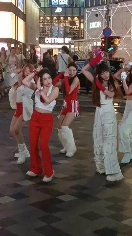 Chinese girls hot dance in public 