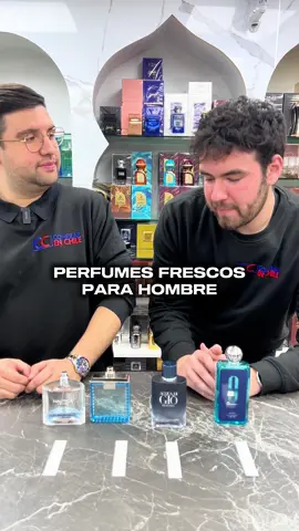 Mostramos algunos perfumes frescos para hombre. Aromas limpios, ligeros y perfectos para el día a día 👌🏻 #perfumeria #perfumes #perfumeschile #perfumesarabes #comprarenchile #chile #fyp 