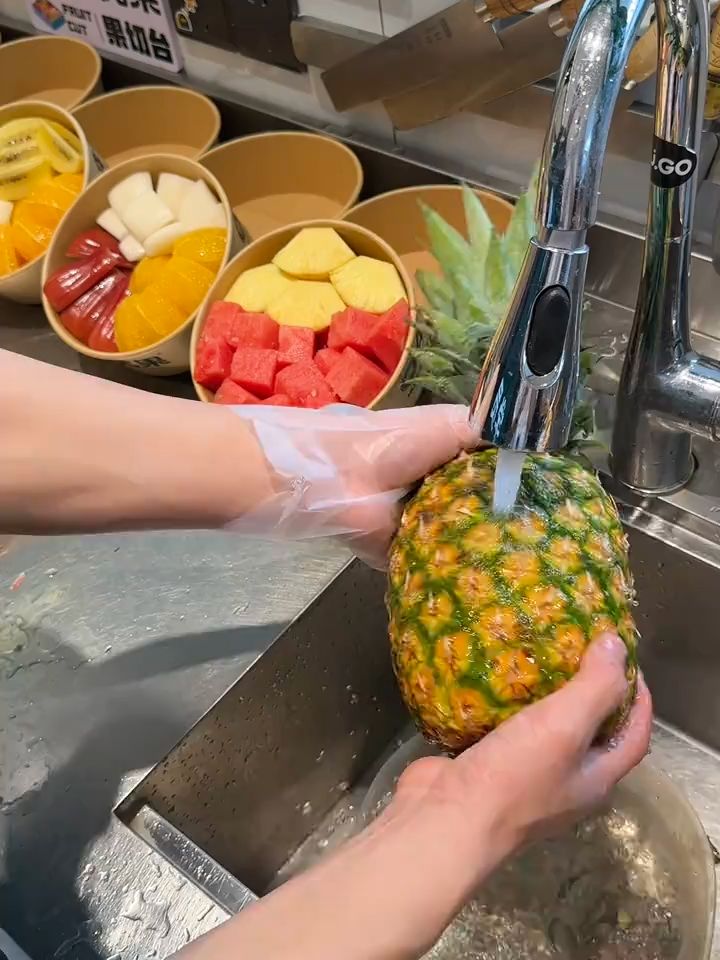 Satisfying Fruit Cutting🍍🍉#pineapple#watermelon#HowTo#fruitcutting#ASMR#FruitHacks#FruitLovers#SuperFruit#Healthyliving#FoodPorn#SummerFruit#Fyp#Viral #Tiktokfood #fruit#usatiktok🇺🇸#usalife#usa