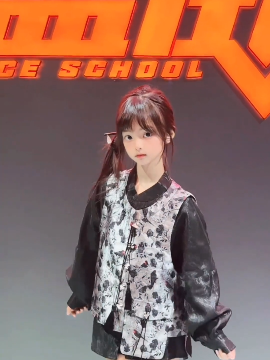 行走江湖摇～ #萌妹 #手势舞 #骗你生女儿 #15后 #甜妹 #dancing #dancer 