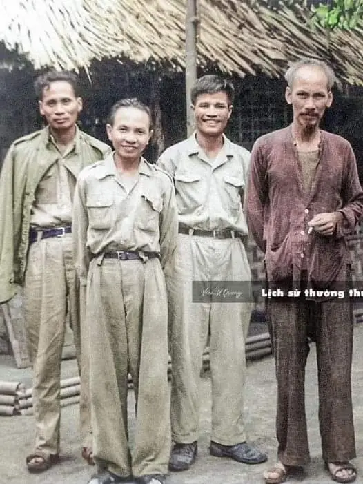 nhớ lại kỷ niệm các bậc chiến sĩ lão thành cách mạng thời xưa đời đời nhớ ơn các đồng chí cả nước nghiêng mình kính cẩn