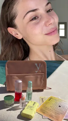 Un petit moment pour moi dans la journée, avec une routine toute simple que j’adore en ce moment 🧴✨ *publicité J’utilise les produits @Yepoda à Paris et je les ai glissés dans ma valise pour Santorin pour prendre soin de ma peau, même quand je bouge ✈️