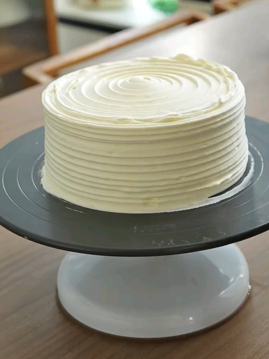 Cake decorating is hard, unless you have this ❤️😍 #creatorsearchinsights #cake #cakedecorating #cakedesign #baking #baker 