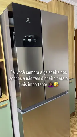 Não sobrou dinheiro para comprar os alimentos kkkk #meme #memestiktok #geladeira #donadecasa #eletrolux #fyp #homedecor #foryou