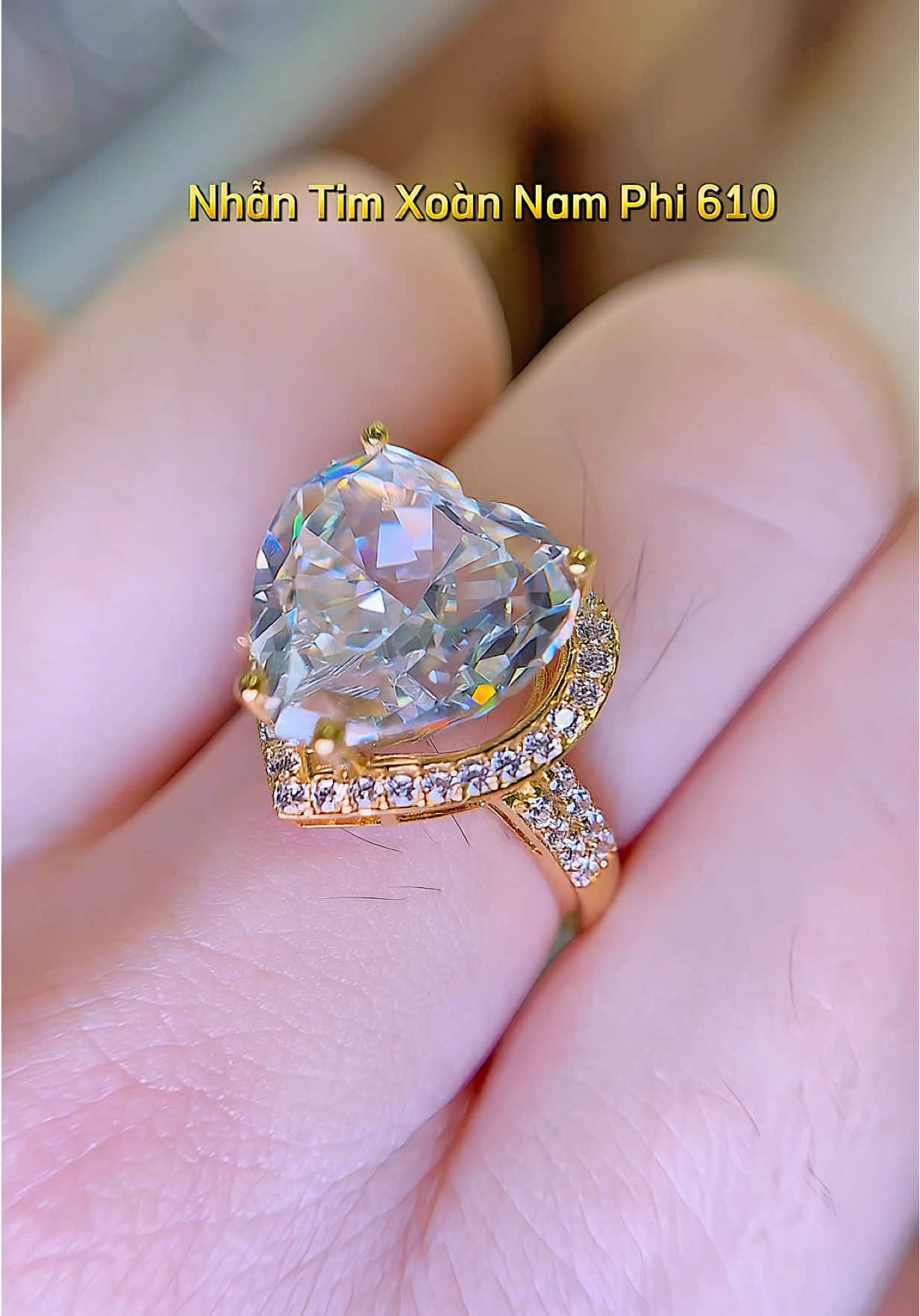 Xoàn Nam Phi em về mẫu tim mớiii 💛 👑 TIỆM VÀNG KIM YẾN SH 📍𝟵𝗔 𝗟𝘆́ 𝗤𝘂𝗼̂́𝗰 𝗦𝘂̛, 𝗣 𝗩𝗮̣𝗻 𝗧𝗵𝗮̣𝗻𝗵, 𝗧𝗣 𝗡𝗵𝗮 𝗧𝗿𝗮𝗻𝗴  📍 ( Đầu dốc Lý Quốc Sư, đối diện Dũng Oanh, khách yêu xem kĩ địa chỉ giúp em vì dãy đó 3 tiệm tên Kim Yến lận ạ) ☎️ 𝐇𝐎𝐓𝐋𝐈𝐍𝐄: 𝟎𝟗𝟕𝟗.𝟒𝟎𝟒𝟏𝟒𝟖  ⏰ 𝐎𝐏𝐄𝐍: 7:30 𝐀𝐌 - 7:30 𝐏𝐌  #tiemvangkimyen #kimyenjewelry #vangnhatrang #banvangnhatrang #muavangnhatrang #muavangchodam #banvangchodam #chodam #chonhatrang #kimyennhatrang #kimyenchodam #kimyen #phongthuy #thachanhluulinhhoa #pandora #thachanh #daphongthuy #tailoc #suckhoe #tritue #bachnguyetquang #menhmoc #menhkim #menhthuy #menhhoa #menhtho #thachanh#CapCut 