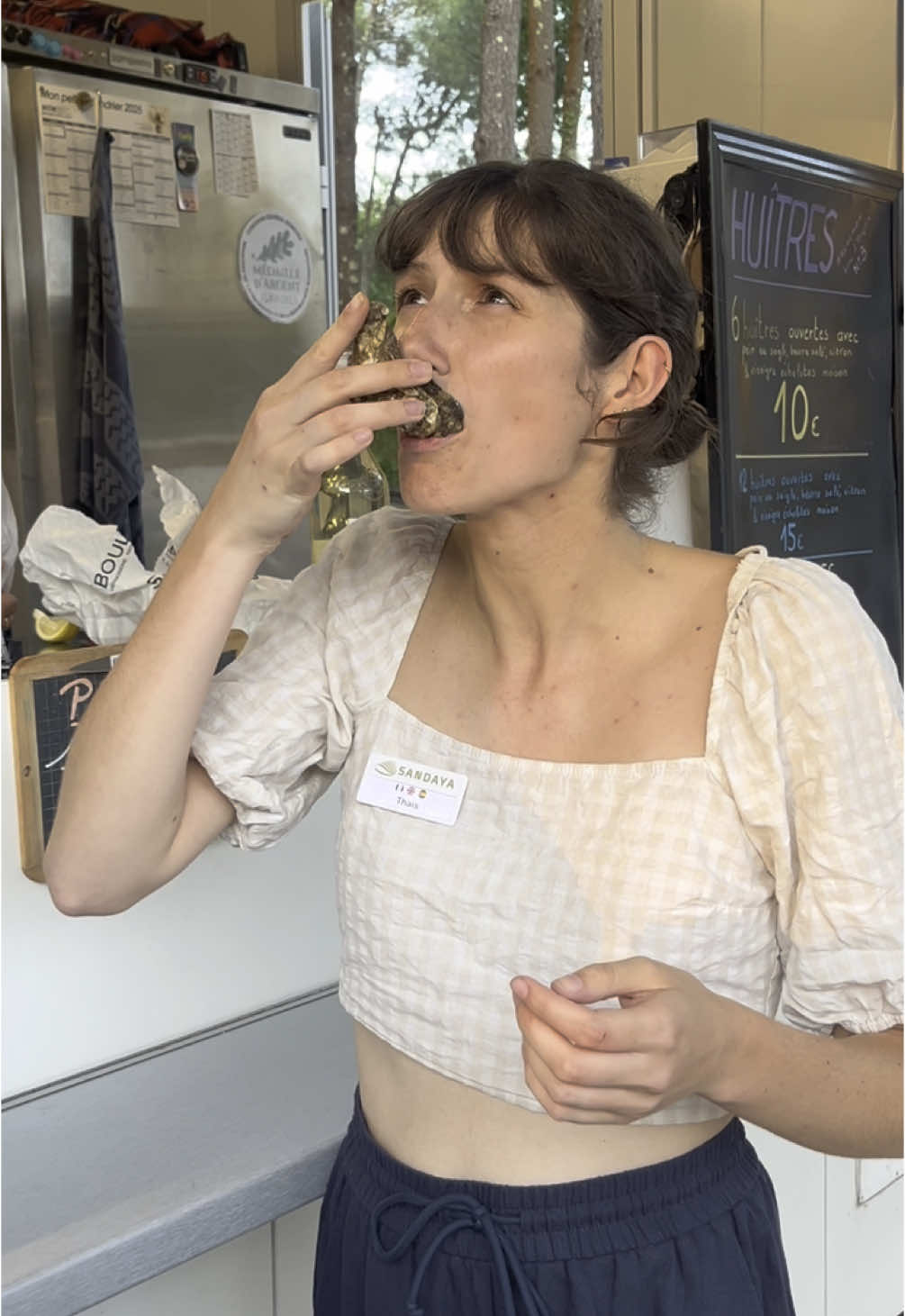 Il y en a vraiment qui aime ? 🦪 J’ai juste l’impression d’avoir bu la tasse… Mes collègues me tuent 😭  #huitre #degustation #drole 