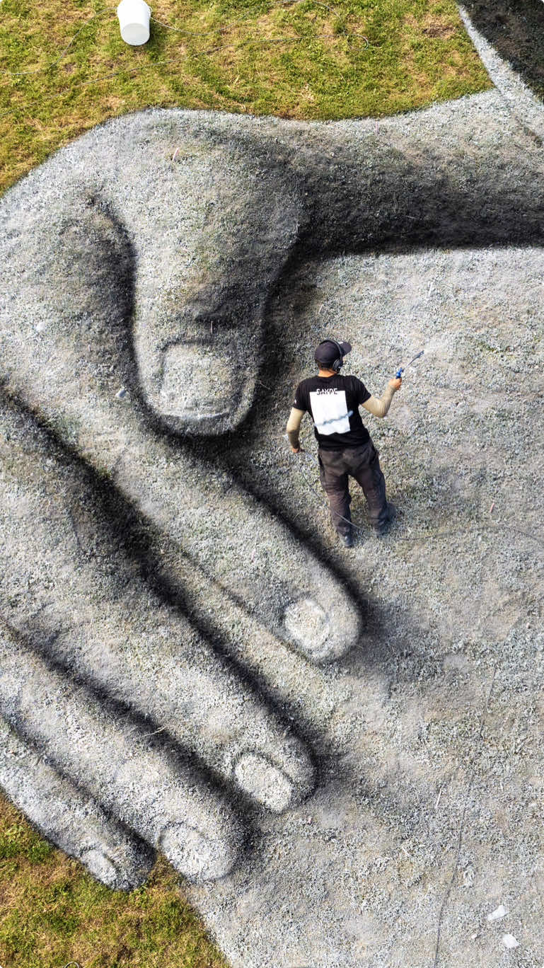 Over several days, with eco-friendly paint and a lot of patience, I brought to life this image of a child rising to embrace the unknown. Each movement echoes past artworks made here over the years — a visual story that continues to unfold on these alpine slopes. @Villars-Gryon-Diablerets-Bex  @Alpes Vaudoises  👉 Want more exclusive insights, early access to future projects and edition release? Sign up for the newsletter – link in bio. #landart #landscape #mountain #art #saype #villars