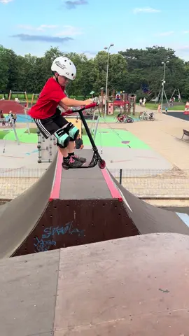 Flowing  #scooter #scootertricks #actionsports #ripotlv #skatepark #ohlaybrand #liepaja @Ripot.lv @ohlay_brand 