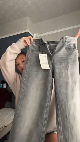 my vinted in hurtleykeiram 🫶🏻 clothes will be up later guys keep an eye out!! #clothinghaul #traffordcentre #shoppinghaul #capsulewardrobe #outfitinspo 