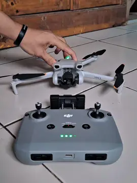 spil DRONE kalian dong di komen #creatorsearchinsights #sound #soundviral #sounds #soundsofvietnam #soundsystem #drone #dronedji #dronedjimini3 #dji #djimini3 #capcut #capcutvelocity #pilot #pilotdrone #fyp #fypage #fyppppppppppppppppppppppp 