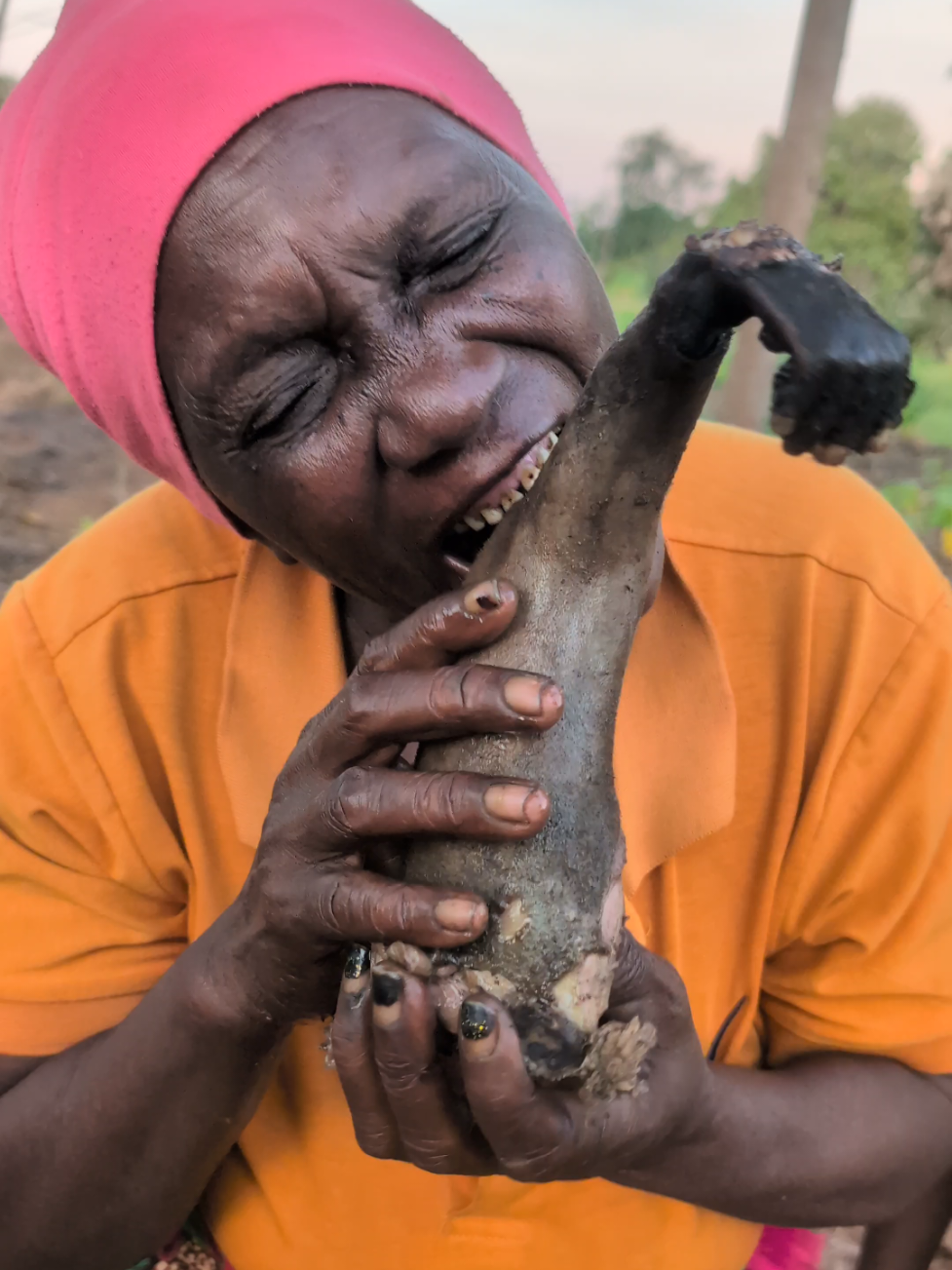 what 😳😲hadza Eating Today, it's So delicious, Natural Food #wildlife #culture 