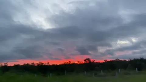 #amanecer#amanece#fuego#sol#nubes#roadtrip 