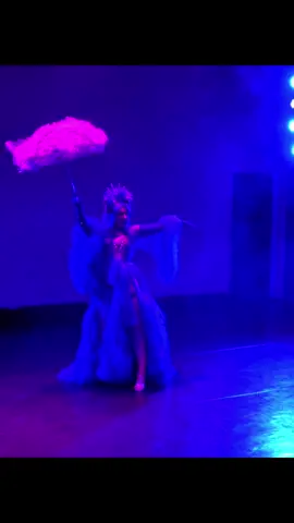 Big fan of the drama ⚡️⚡️⚡️⚡️ #thunderstruck #costume #umbrella #showgirl 