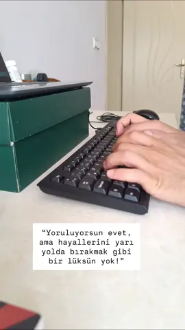 🎯 Hayallerin seni bekliyor, vazgeçmek yok 🌸🤍✨ 📌 KATİPLİK SINAVINA HAZIRLANANLAR İÇİN  ⚖️ 5 ALTIN TÜYO 🎯 1. Daktilo Değil, Disiplin Kazandırır! F klavyede hızlı yazmak sadece hız değil, sabır ve istikrar işidir. Her gün en az 30 dakika yazı çalış! ⌨️ 2. Tuşlara Değil, Tekniğe Odaklan! 10 parmak öğrenirken ekrana bakma! Parmakların hafızasını güçlendir. 🎧 3. Gürültüde Yazabiliyorsan, Sınavda Uçarsın! Sesli ortamda çalış. Sınavdaki kalabalık seni etkilemesin. ⏱️ 4. Süreyle Değil, Süreklilikle Kazanırsın! Her gün kısa ama düzenli tekrarlar yap. Haftada 1 değil, her gün 20 dakika! 📈 5. Rakiplere Değil, Kendine Bak! Kimin kaç yazdığı değil, senin her gün ne kadar geliştiğin önemli. Önceki hızınla yarış.📣 Bonus: ❗