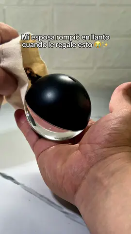 Personaliza una esfera con los videos o imágenes de tus seres queridos, un recuerdo para jamás ser olvidado 🥺❤️‍🩹 #recuerdos #memories #custom #customgifts #perros #mascotas #spheres #giftideas #regalo #homedecor #mom #diadelasmadres #mamá  . . . Le regale esta esfera de video personalizada a mi esposa, le ha encantado su regalo y queda perfecta en su habitación como decoración. Esta esfera de video está diseñada para guardar tus mejores recuerdos para jamás ser olvidados. Es tanto para tus mascotas, seres queridos o solo esos momentos inolvidables ❤️🥰