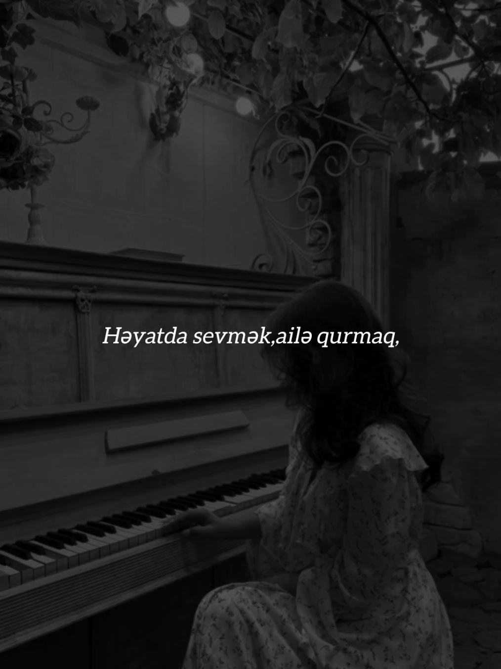 Əsl həyat yoldaşı — səni tamamlayan deyil, sənə dəyər qatandır. Səninlə ağlayıb güldüyü, düşüb qalxdığı yerdə səninlə qalmağı seçəndir. Sevgi bir başlanğıcdır, amma davam etdirən anlayış, hörmət və sədaqətdir..🤍🪽