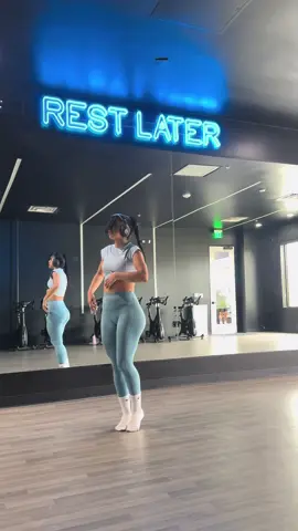 ✨ #bachata#freestyle#parati#bachata#fyp#parati#baile#freestyle#parati#bachata#tutorial #fyp#ootdfashion 
