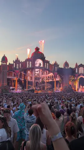 reliving the magic of Tomorrowland weekend one with @ramonochrome ✨