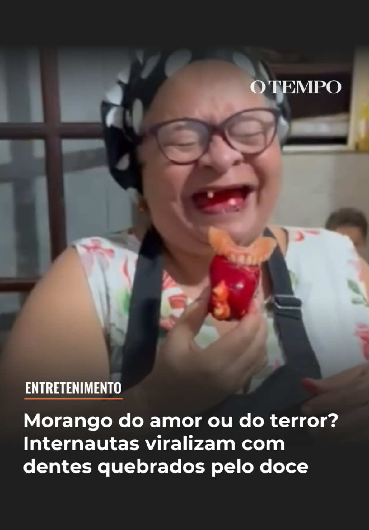 MORDEU, QUEBROU - O doce Morango do Amor, que ganhou fama nas redes sociais continua a viralizar, desta vez por um motivo inusitado. Internautas compartilharam vídeos mostrando o que aconteceu ao tentar morder a nova iguaria: dentes quebrados e dentaduras arrancadas.  Apesar das risadas que os vídeos proporcionaram, alguns usuários comentaram sobre a importância de prestar atenção à saúde bucal e à força da mordida, principalmente diante de alimentos mais duros. 📷 Reprodução/ Tiktok #otempo #morangodoamor #doce #sobremesa #morango #repercussão
