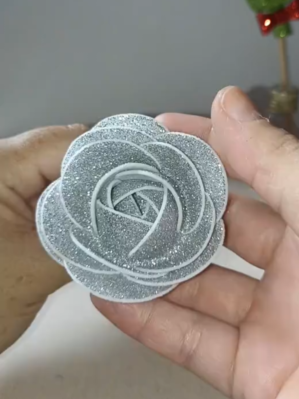 Flor linda e super fácil para decoração #lembrancinhaspersonalizadas #artesanato #facavocemesmo #DIY #floresemeva #enfeites #decoloracion 