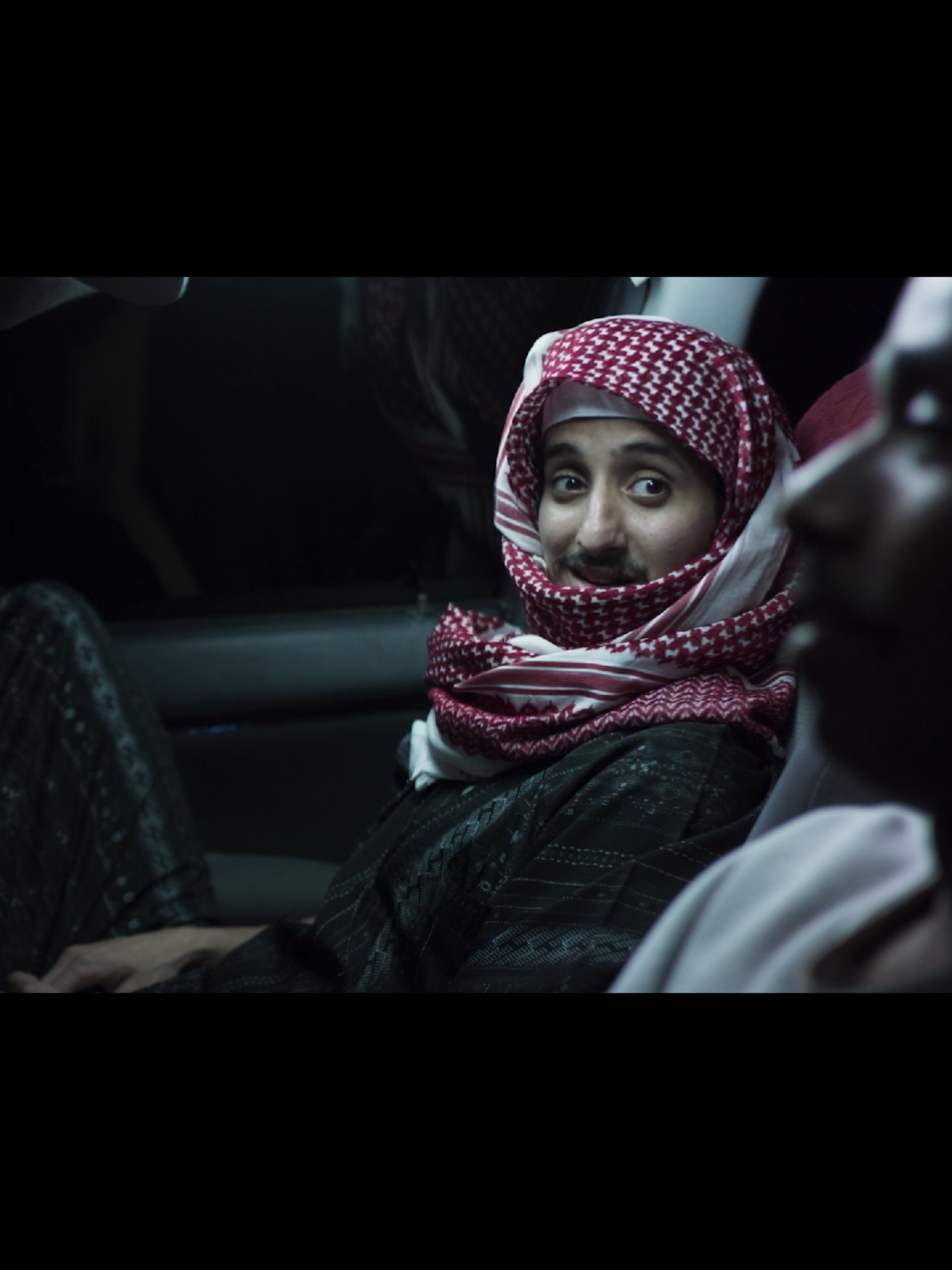 اللي شتف الفيلم يدري انهم راكبين هوندا حمرا 🚘