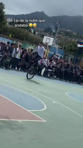 Me caí de la nube que andaba 😂😅. #stunt #bikelife #bicicleta #bici #viral #paratiiiiiiiiiiiiiiiiiiiiiiiiiiiiiii #viral_video #fyp #vira 