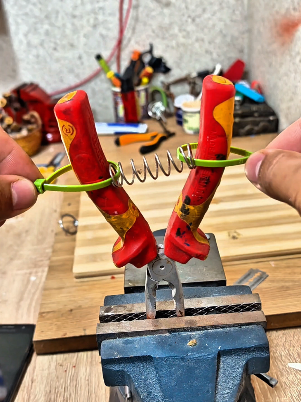 The skilled worker's secret tricks for fixing household items #Invention #Inventions #DIYProjects #Innovation #CreativeIdeas #HowTo #TechHack #GeniusIdeas #LifeHacks #smartgadgets 