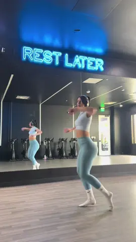 Lady bachata styling #bachata#ladystyle#parati#bachata#parati#bachata#freestyle#OOTD#fashiontiktok #style#parati#bachatadance #paratiiiiiiiiiiiiiiiiiiiiiiiiiiiiiii #bachatadancing 