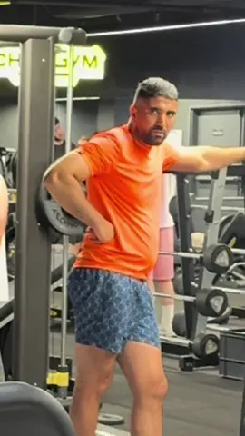 there's always a guy like that at the gym 🤯💪 #gym #reaction #fyp #france #challenge 