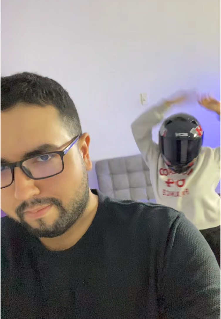 Mi hermana minutos antes de comenzar el stream 🫣  #leugomish #twitch #humor #gracioso 