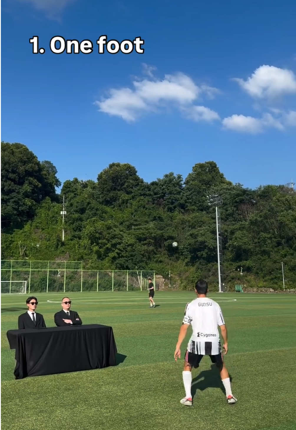 Which touch is the best? 🤯 @100gunsu #risingballers #football #Soccer #touch #skills #reels #sports #sport #goviral #trending #footballtiktok #footy #4u 