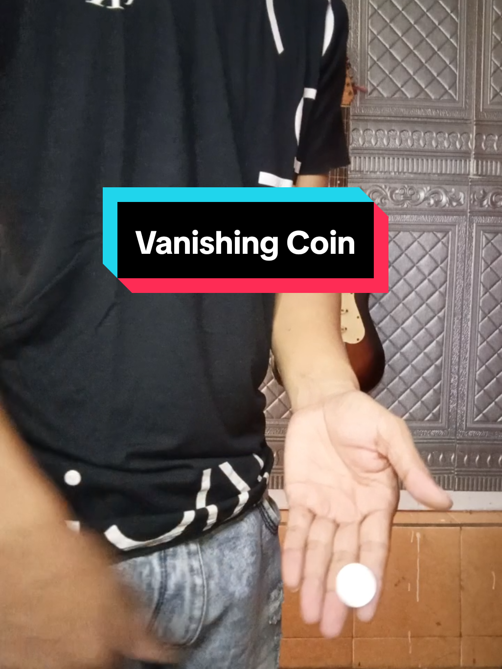 vanishing koin, sulap realistis yg memukau, menghilangkan koin tepat di mata penonton. yg mau triknya silahkan klik kerangjang kuning guys #magic #vanishingcoin #sulap #coin 