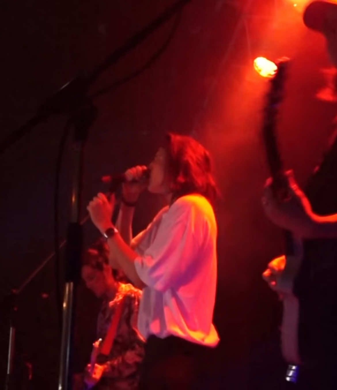 ROXANNE WHYD YOU WANNA LEAVE ON MY OWN NOW???? #chaseatlantic #christiananthony #mitchelcave #clintoncave #rarefinds  creds to the owner of the video!!!!